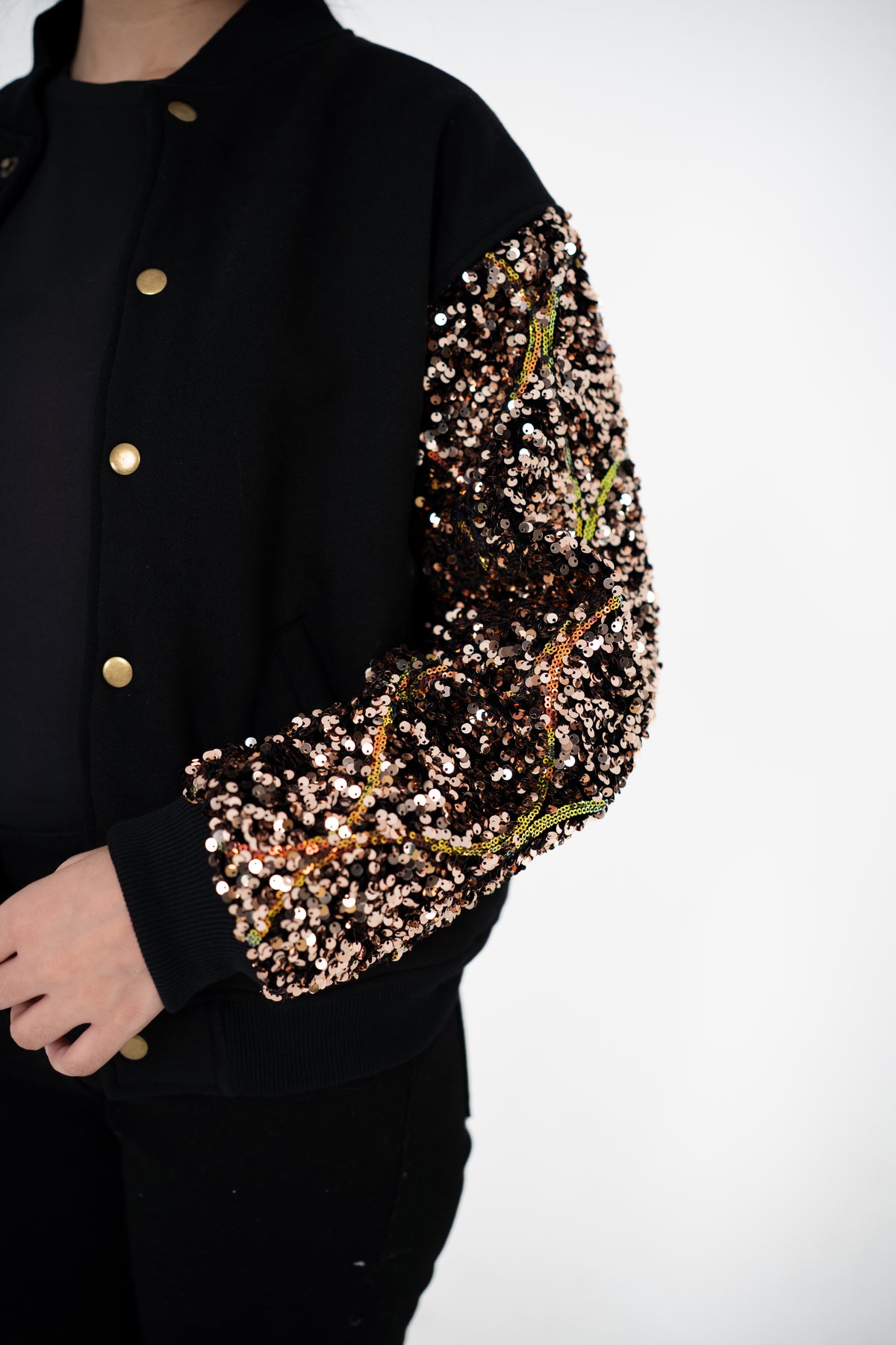 Close-up of Gilt Trip bronze-gold sequinned sleeve and gold-tone snap buttons – POSHERI