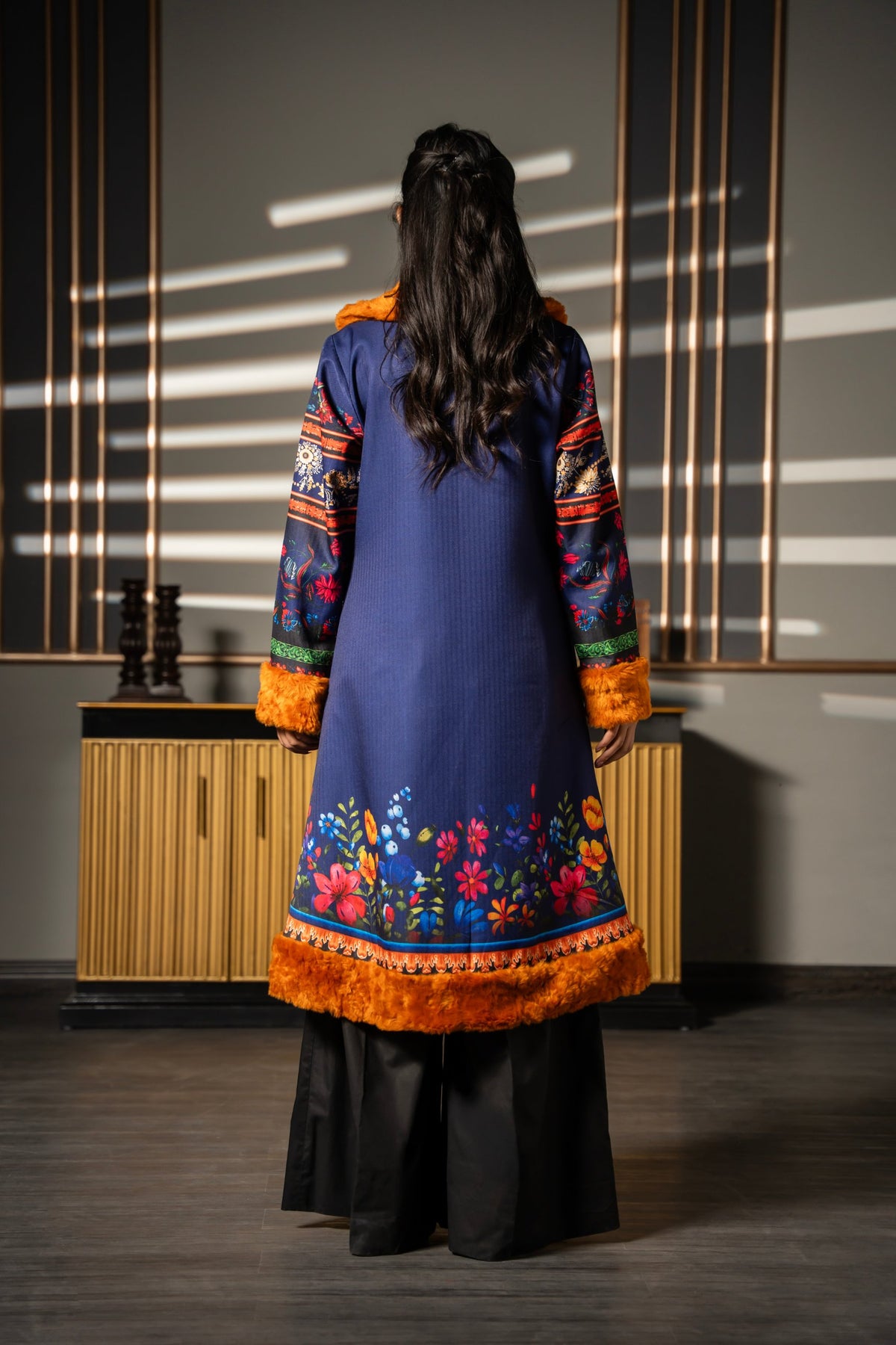 Jeans Poshak back view with midnight-blue panel, floral border and fur-trimmed hem